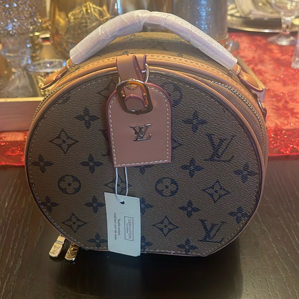 Louis Vuitton round crossbody Pocketbook